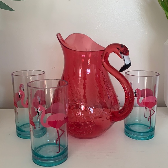 Kohls Flamingo Acrylic BPA Free Pitcher & (3) Kohls BPA Free Plastic Cups.